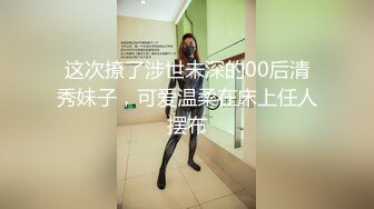 傍晚时分行走在海滩揽客的海炮女在海里太刺激了辣眼