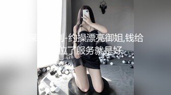 小阿姨来了全程露脸淫荡风骚，性感的大奶子还有奶水，家里有人不敢大声叫，跟狼友互动撩骚揉奶玩逼挤奶水