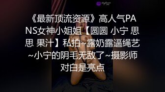  漂亮白丝美眉 被扛着大腿无套输出 大奶子 白虎鲍鱼 射了一脚脚