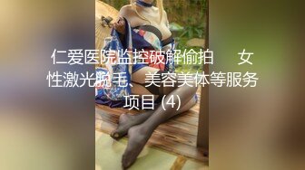 学院女厕近距离全景偷拍牛仔裤美女❤️来姨妈流的满屁股红