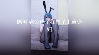 淫妻 让漂亮娇妻同时吃双屌说那样会碰到牙齿 活动目的就是都能得到快乐 看着他趴在媳妇背上快速的耸动着腰 我默默的离开了房间