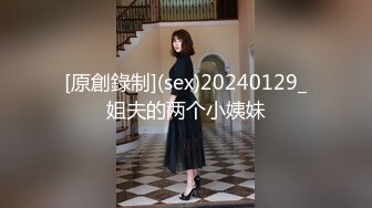  剧情演绎粉穴美女晚上叫男技师上门按摩，推奶有感觉要求做一做，脱掉丁字裤舔逼