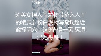 迷人家政少妇撅屁股收拾卫生被猥琐的主人看到受不了拔掉裤子直接开操