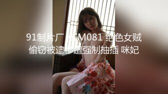 高颜值长发美女，厕所尿尿脱光光，肩上的裙带脱下露出两只饱满大白兔，奶头被吸的有点黑，尿完自慰一番 诱惑！