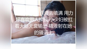 酷酷短发中性美女小姐姐自慰诱惑  撩起短袖揉捏贫乳  扭动翘臀脱掉内裤  掰穴特写拿出玻璃黄瓜  快速进出抽插