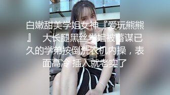 年轻的小老板娘又在店里发骚，吧台内漏出骚逼诱惑狼友，跟小哥激情啪啪深喉口交舔逼玩弄，无套抽插口爆吞精