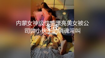 后入小女友的翘臀