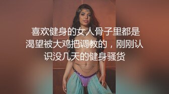  肉丝漂亮伪娘 大白天来到公园掏出鸡鸡边走边撸 附近有老人小孩吵闹