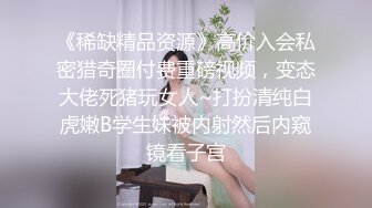 在干妈老公床上操他老婆，引来小猫观战