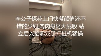 哺乳期短发风骚美少妇  两个大奶子涨奶  挤了一杯乳汁  撩起皮短裙自慰  道具假屌抽插骚穴