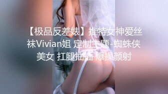   一脸骚样女仆装极品颜值美女，脱下丁字裤咬在嘴里，抖动美臀超嫩粉穴，舔弄炮友大屌，倒立特写爆操嫩穴