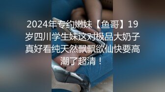 黑客破解家庭网络摄像头偷拍❤️骚货媳妇很敷衍的和老公啪啪一边骑坐鸡巴一边专心致志看短视频