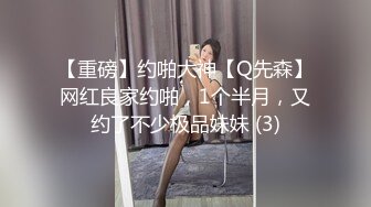 极品柔嫩的小美女【咀迷人】坐在阳台看风景，给你们看看什么叫真正的粉嫩阴穴 自慰扣进去小小的洞口，娇喘呻吟巨好听 小淫女一只！