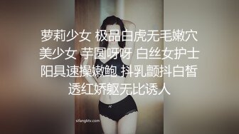 在沙发上做爱，屁股被男朋友打得啪啪响