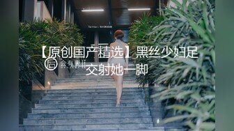 约女同事搞一下新人高颜值大白美乳妹子啪啪，玩弄无毛粉穴口交近距离特写手指扣弄