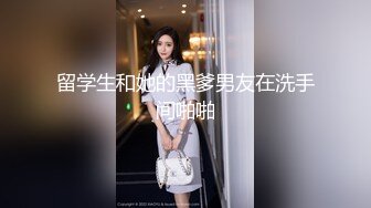   绿帽大神找单男一起操粉嫩小女友玩3P小女友露脸了