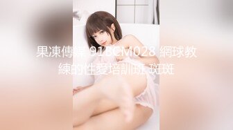 风情万种的金发美女和男友一起享受着属于他们的性爱时光