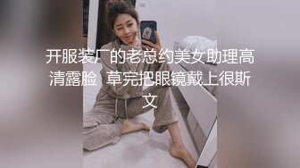 游艺厅抄底带孩子来玩的美少妇 半透明内裤隐约能看到她的大肥B