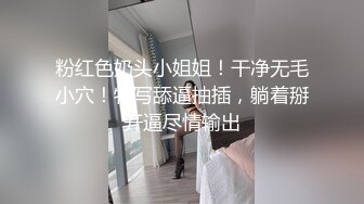 酒店和小18岁女友开房，电视放着【七龙珠】在床上却摸着女友的奶子 帮着发育奶子！