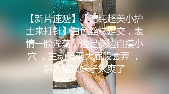 两个可爱女孩服侍主人的大鸡巴，射在小嘴里相互传递