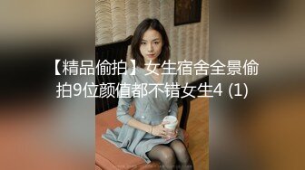 披肩发长腿御姐范美少妇，双头蛇道具，道具来回进出，忍不住呻吟起来，强烈刺激外阴