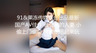 ❤️美乳小翘臀❤️穿着婚纱被单男拽着头发肏，看着老婆被内射极度淫骚D航空姐刚下飞机就被老公送到别人床上黑丝脚都还是酸的