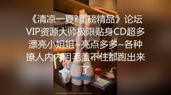 清纯小美眉 哥们的是不是被马蜂蜇过 妹妹嘴小 逼小 只能用手解决了