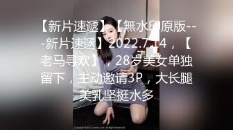  废话少说骚逼少妇就是欠操，露脸让纹身小哥后入抽插，掰开骚穴看特写