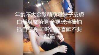 饥渴少妇跟精壮小哥酒店约啪，69玩弄被小哥草嘴很配合，各种抽插让小哥捏着奶子爆草，把小哥伺候射了还不停