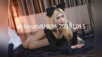 kcf9.com-大神偷拍美女 双胞胎姐妹逛街妹妹镜头前扭屁股露性感蕾丝骚