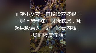 顶级美臀肥穴牙套清纯小姐姐，没穿内裤屁股对着镜头揉捏，半蹲下翘起极度诱惑，跪在床上菊花多开了想插入