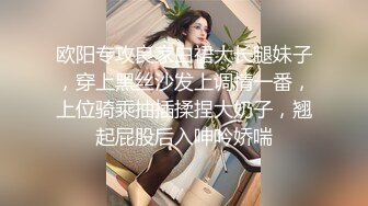 纹身哥约离婚女同事穿上情趣网袜玩3P