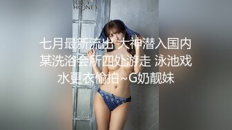 白衣高靴大奶萌妹拨开内裤手指扣逼特写口交骑乘晃动奶子