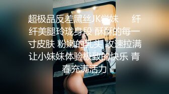 穿着白丝的性感女友