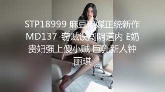 新流出厕拍大神潜入商场女厕❤️近景高清侧后拍美女尿尿牛仔裤靓妹屁股被经血染红了