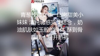  老哥约白嫩00后萌妹子啪啪，粉穴奶子逼逼无毛，抬起双腿插入进进出出，上位骑乘妹子自己动