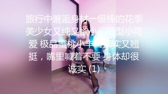 小妲己主播【烈焰红唇小风骚】福利视频，牛仔控，最骚少妇，指甲红色，粉穴骚逼，插得够爽，喷水！