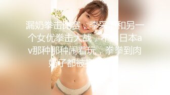 全裸好身材，带乳夹和铃铛道具自慰，呻吟不止特写洞口很小玻璃棍抽插白浆很多