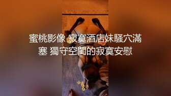 牛人直接闯入单位女厕近距离偷窥身材丰满的美女御姐丰腴的大肥鲍