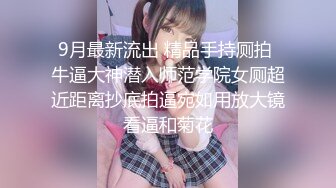 紫色制服乘务长-郭小柔 自拍比心