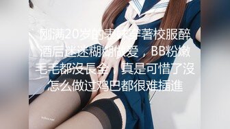 科技园蹲守长裙少妇的多毛小黑B