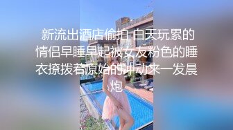 国内厕拍大神潜入某医学院女厕固定后拍学妹上厕所牛仔短裤美眉吃了啥粑粑这么长