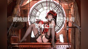 北京人妻婊子家门口漏逼偷情