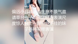 两只萝莉小母狗 爽不爽 三个洞都被填满了 三根鸡巴在母狗的身体里运动 小母狗撅起屁股被单男们排队轮奸 淫水快喷