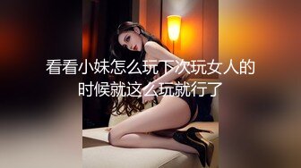 骚女两男一女3P激情大战 两根JB轮着舔边口边呻吟，前后一起插上位骑坐 射在奶子上