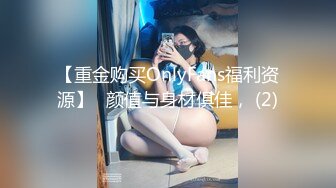 【新片速遞】驾校简陋女厕 偷拍来练车的无毛B少妇