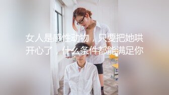 -拉行李箱游客被小骚逼带到路边停车位旁草逼被人拍下