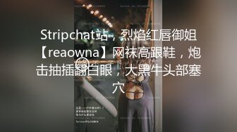 全景后拍黑丝短裤美女