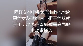 商城狂跟穿洛丽塔透明内闷骚眼镜妹,清晰可见的穴缝和黑毛馋死人