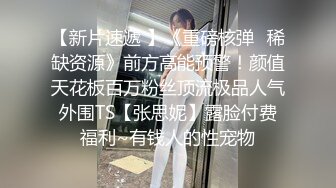 专注人前露出与路人同框美腿女神GI9ZA视图集，公园超市广场哪人多往哪去和老登一起锻炼